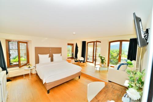a bedroom with a bed and a living room at Boato Bistrot & Bed in Tegna