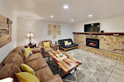 Charming Lake Tahoe Cabin – Photos 2