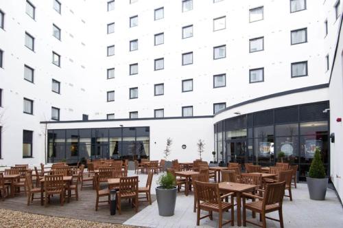 
A restaurant or other place to eat at Premier Inn London Gatwick Airport - North Terminal
