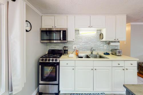 Charming Lake Getaway – Photos 5