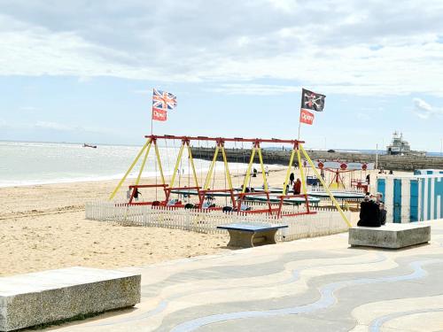 Gallery image of Vitamin Sea Beachfront Apartment Ramsgate - Sleeps 4 in Ramsgate