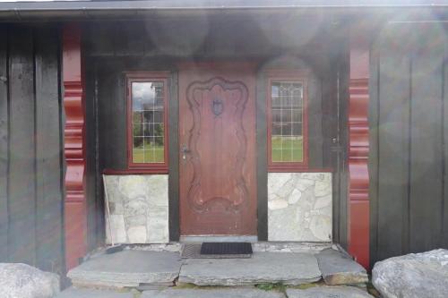 a large wooden door on the side of a house at Høvringen Fjellstue in Høvringen