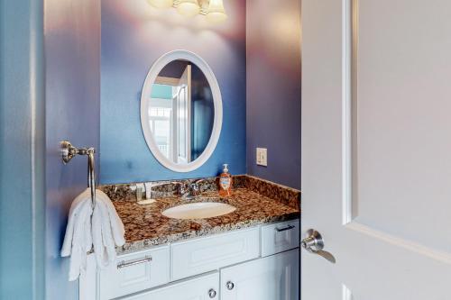 a bathroom with a sink and a mirror at Hampton Beach Beauty in Hampton