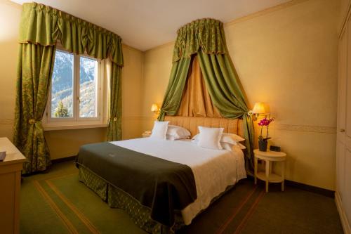 Cama ou camas em um quarto em Grand Hotel Royal E Golf