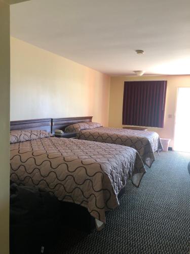 Postel nebo postele na pokoji v ubytování Harcourt Motel