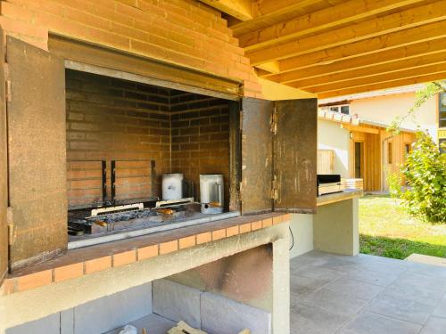 an outdoor kitchen in a brick wall with a stove at Le Domaine d'Arignac in Arignac
