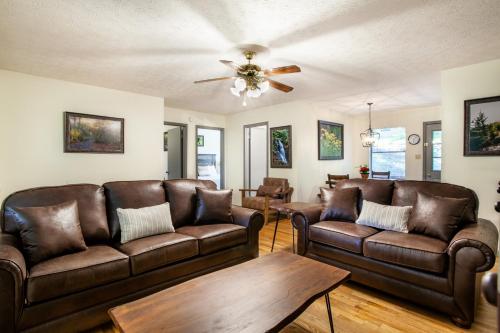 Hopp On Inn Secluded 3BR Home – Photos 3