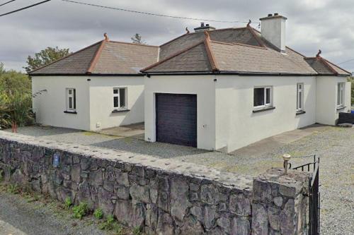 Gallery image of Bealadangan Holiday Home by Trident Holiday Homes in Béal an Daingin