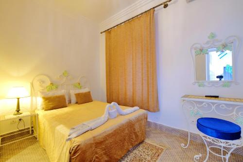 Ένα ή περισσότερα κρεβάτια σε δωμάτιο στο Riad Hôtel Essaouira