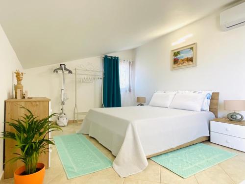 Posteľ alebo postele v izbe v ubytovaní Villa Kate Pula Sardegna