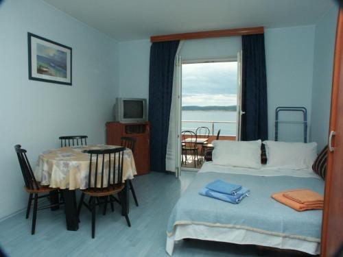 Apartments by the sea Crikvenica - 2354