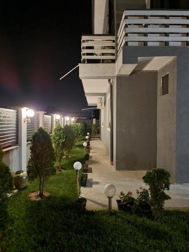 Taman di luar Casa Izabela