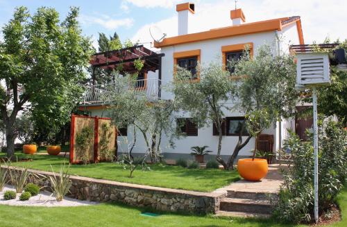 Apartments with parking space Njivice, Krk - 2391