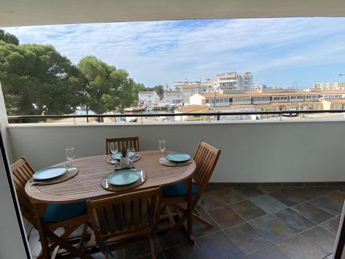 Superbe appartement rénové, résidence avec piscine