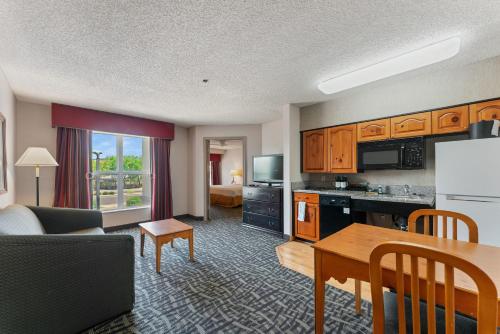 a living room with a kitchen and a dining room at Metro Scottsdale Apartments 1 bd in Scottsdale