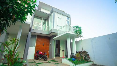 Το κτήριο όπου στεγάζεται  η βίλα