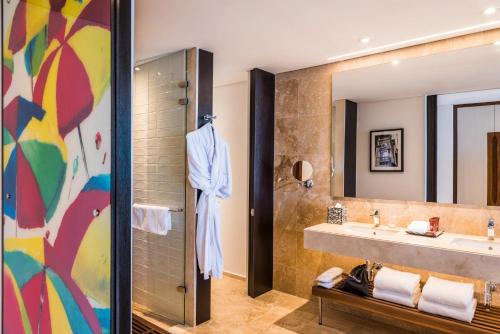a bathroom with a sink and a mirror at Dreams Karibana Cartagena Golf & Spa Resort in Cartagena de Indias