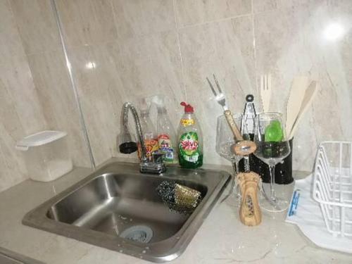 a kitchen counter with a stainless steel sink at Hermoso Apartaestudio, privado, acogedor, super aseado, excelente ubicación! in Cartagena de Indias