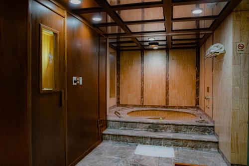 Bilik mandi di Hotel Contadero Suites y Villas