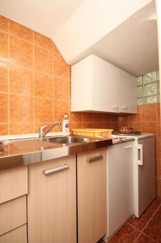 Apartments by the sea Podgora, Makarska - 2624