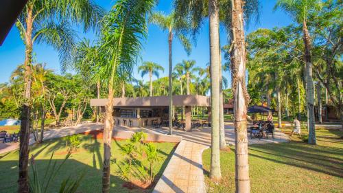 Taman di luar Complejo Americano