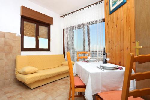 Apartments by the sea Podgora, Makarska - 2614