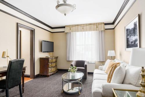 Hotel Lucerne Image