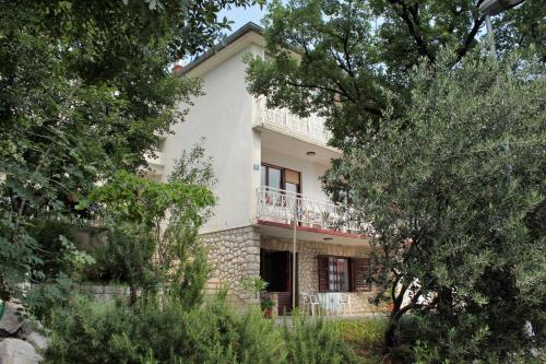 Apartments with parking space Novi Vinodolski - 2423