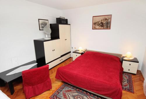 Apartments with parking space Novi Vinodolski - 2423