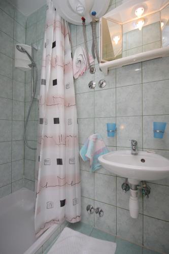 Apartments and rooms with parking space Mali Losinj (Losinj) - 2486