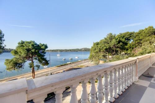 Apartments by the sea Mali Losinj (Losinj) - 2489