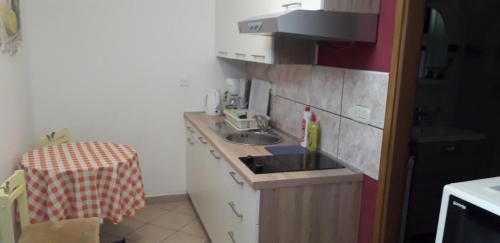 Kuchyň nebo kuchyňský kout v ubytování Apartment Baska Voda 2609a
