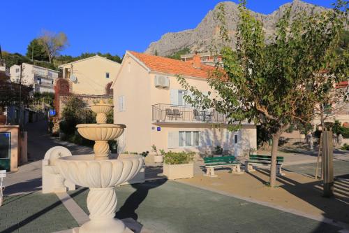 Apartments by the sea Podgora, Makarska - 2657