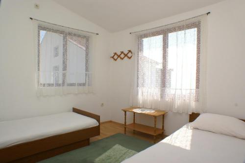 Posteľ alebo postele v izbe v ubytovaní Apartments by the sea Podaca, Makarska - 2634