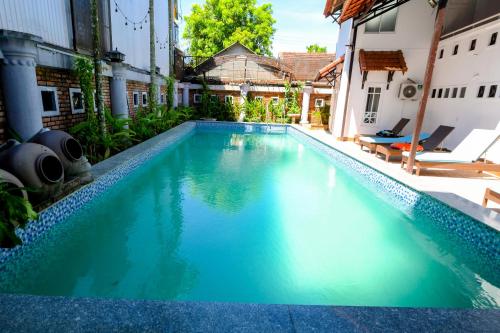 Kolam renang di atau di dekat Golden Star Villa Hue