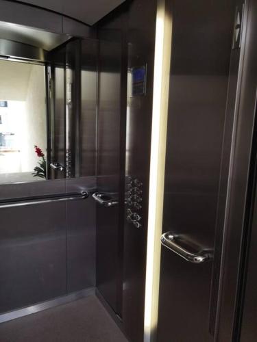a large stainless steel refrigerator in a room at Hermoso departamento con alberca in Acapulco