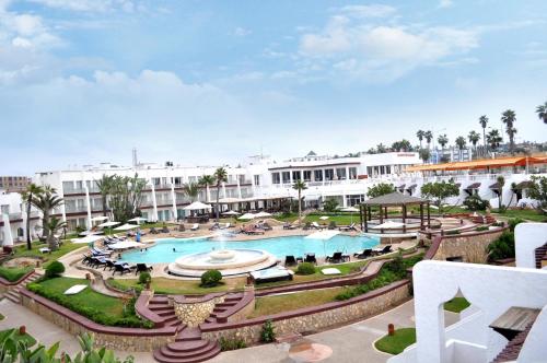 Вид на бассейн в Casablanca Le Lido Thalasso & Spa (ex Riad Salam) или окрестностях