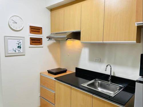 Nhà bếp/bếp nhỏ tại Studio Apartment with pool and gym by The Cusicks