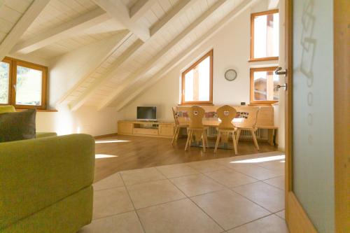 a living room with a couch and a table at Tobià el Salvan in Pera