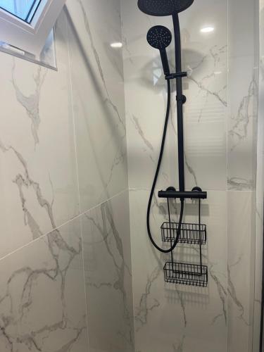 Ένα μπάνιο στο Apartament incantator in Roman