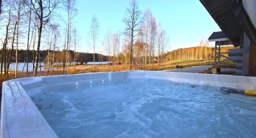 a large tub filled with blue water in a yard at Kuusiston majatalo 