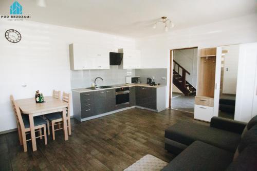 Kuchyň nebo kuchyňský kout v ubytování Pod Brzozami Apartamenty Targowa