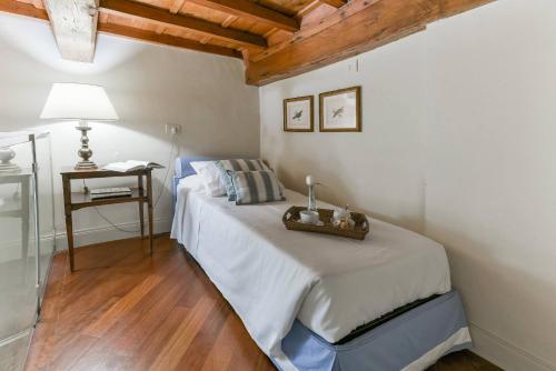 Pontormo apartment with fireplace in Oltrarno