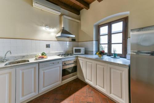 Pontormo apartment with fireplace in Oltrarno