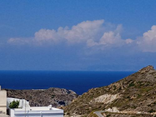 a view of the ocean from the side of a hill at Stilvi Milos in Plaka Milou