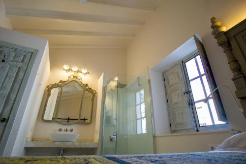 a bathroom with a sink and a mirror at Apartamentos Sharis in Jerez de la Frontera