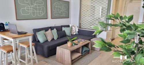 Ein Sitzbereich in der Unterkunft Palm Jumeirah Upgraded & Cozy Boutique Apartment