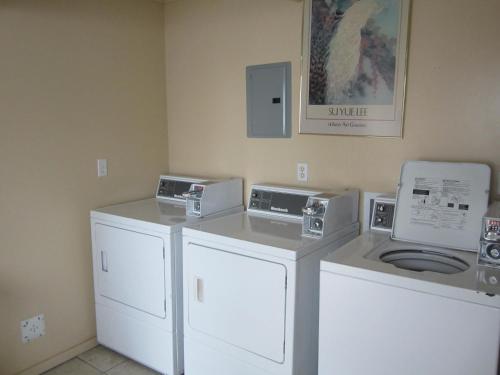 a laundry room with two washers and a dryer at Star Lodge in Kamloops