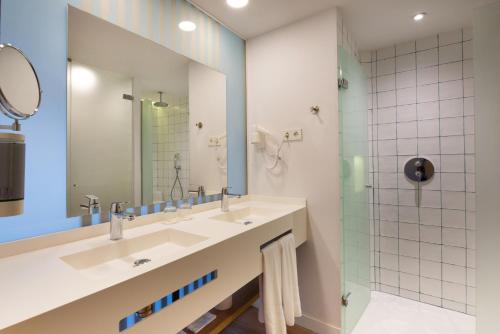 a bathroom with a sink and a shower at Valentin Son Bou in Son Bou