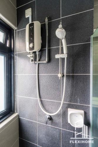 Un baño de 10am-6pm, SAME DAY CHECK IN AND CHECK OUT, Work From Home, The Hyve-Cyberjaya, Private Studio by Flexihome-MY